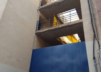 Reparación de elementos estructurales en rampa salida de emergencia y fachada con morteros de reparación de Centro Social Carrús (ELCHE).